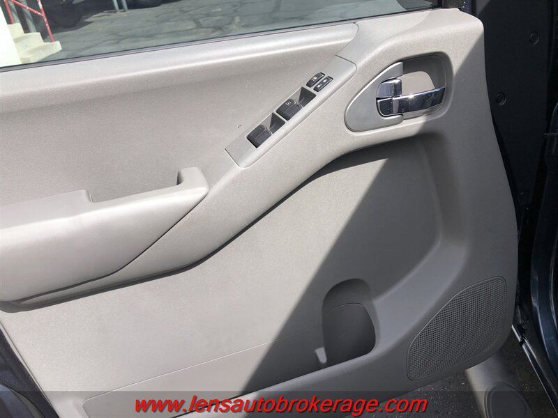 Used 2014 Nissan Frontier SV AWD/4WD image 9