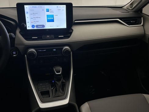 Used 2025 Toyota RAV4 XLE Premium image 20