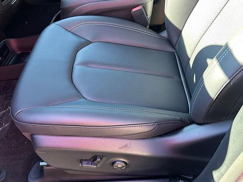 New 2026 Chrysler Pacifica Select image 13