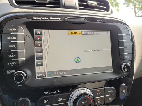 Used 2017 Kia Soul + w/ Primo Package FWD image 28