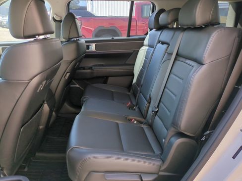 Used 2024 Hyundai Santa Fe Limited image 13