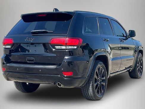 Used 2018 Jeep Grand Cherokee Altitude RWD image 5