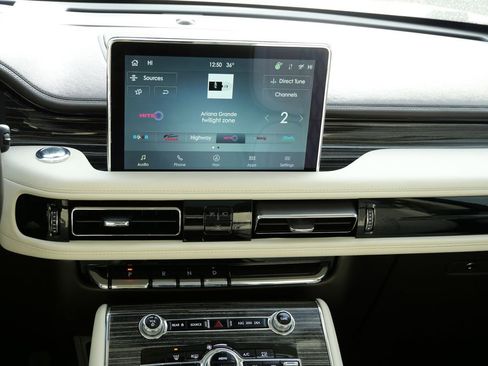 Used 2023 Lincoln Aviator Black Label w/ Dynamic Handling Package image 16