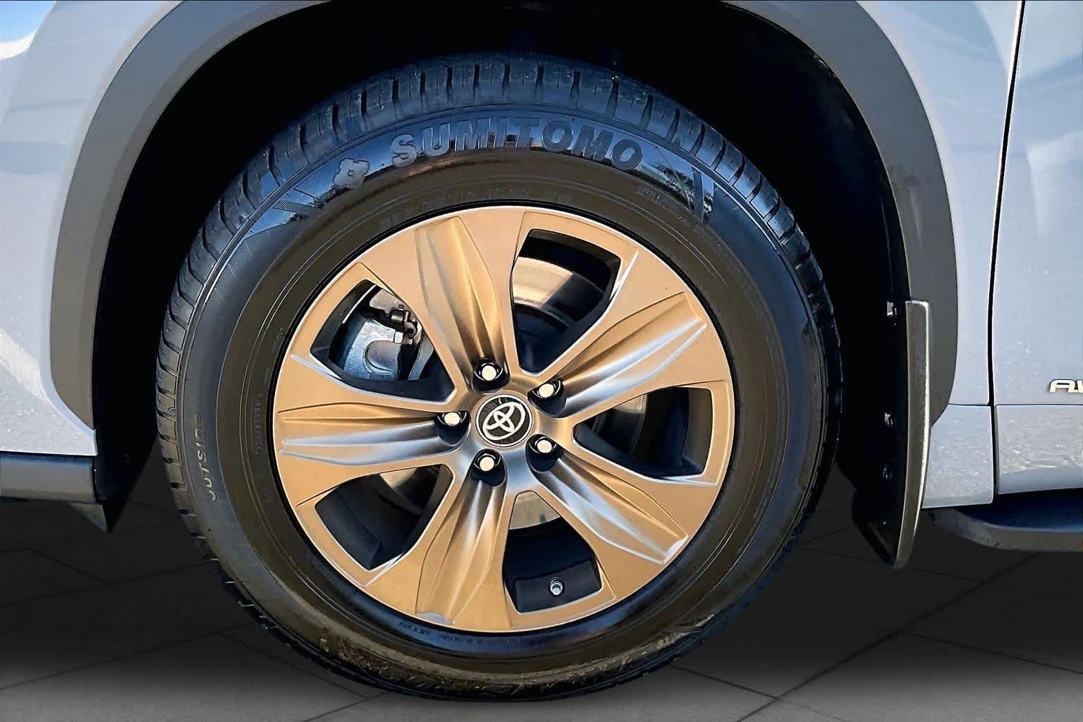 Certified 2022 Toyota Highlander Bronze Edition AWD/4WD image 10