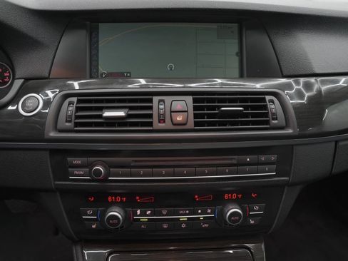 Used 2011 BMW 550i Sedan image 16