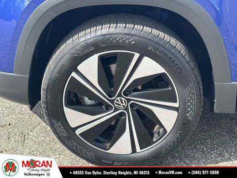 Certified 2024 Volkswagen Taos SE AWD/4WD image 8