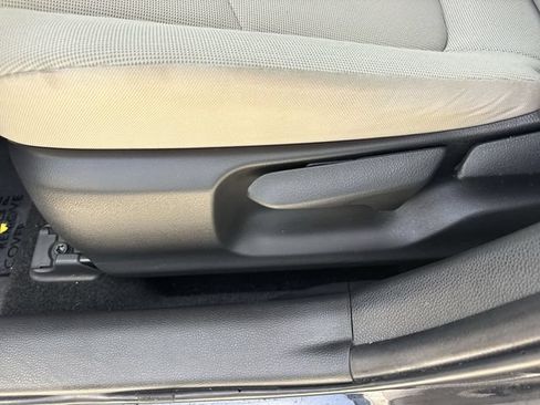 Used 2022 Toyota Corolla LE FWD image 12