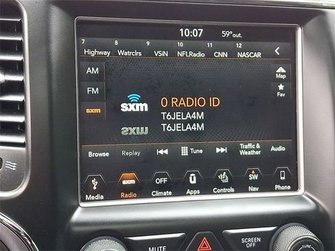 Used 2018 Jeep Grand Cherokee Altitude image 16