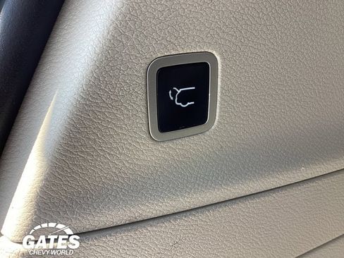 Used 2021 Chrysler Pacifica Touring-L FWD image 13