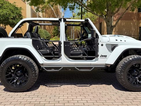 Used 2026 Jeep Wrangler Unlimited Sahara AWD/4WD image 11