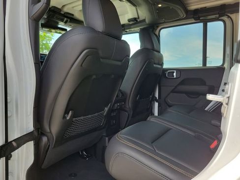 Used 2024 Jeep Wrangler Unlimited Sahara w/ Technology Group AWD/4WD image 11