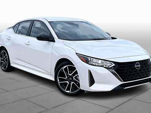 Used 2025 Nissan Sentra SR image 3