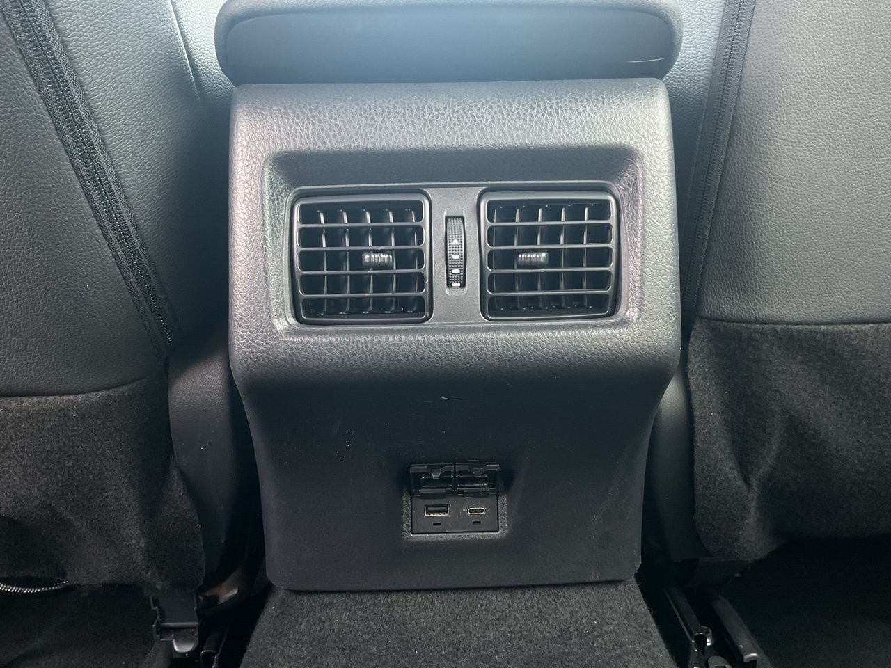 Used 2025 Toyota Camry SE FWD image 12