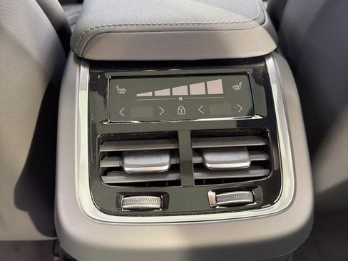 New 2026 Volvo XC60 B5 Ultra w/ Climate Package image 29