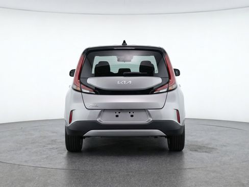 Used 2025 Kia Soul LX w/ LX Technology Package FWD image 7