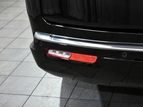 Used 2025 Jeep Wagoneer L Series II w/ 8-pass Seating Package image 86