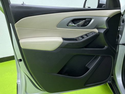 Used 2022 Chevrolet Traverse LS image 15