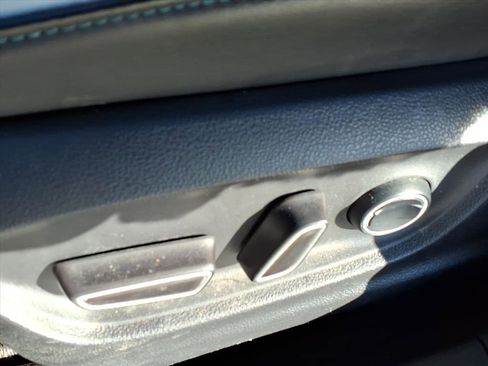 Used 2017 Toyota Prius Prime Premium image 18