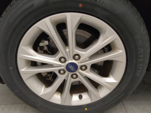 Used 2017 Ford Escape SE image 31