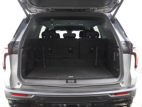 Used 2026 Chevrolet Traverse LT w/ Midnight/Sport Edition AWD/4WD image 16