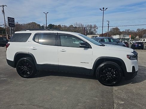Certified 2022 GMC Acadia SLT w/ Elevation Edition image 2