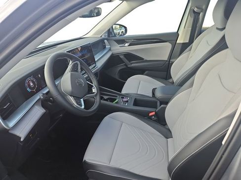New 2025 Volkswagen Tiguan SE AWD/4WD image 13