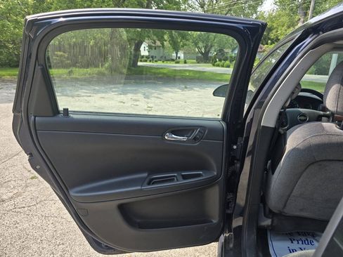 Used 2011 Chevrolet Impala LT FWD image 14