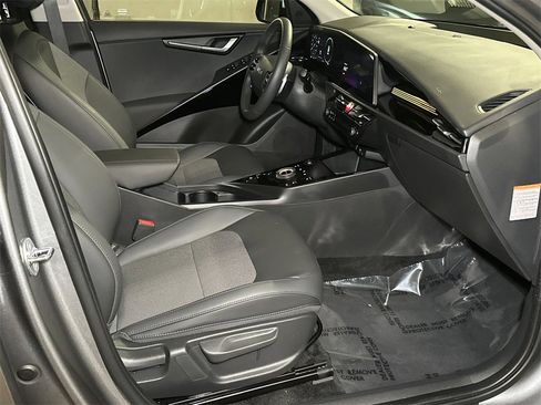 Certified 2025 Kia Niro Wind image 13