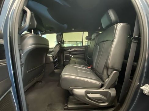 Used 2024 Jeep Wagoneer L Series II w/ Flexible Seating Group AWD/4WD image 13