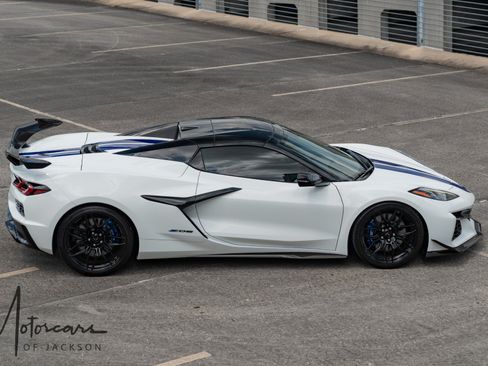 Used 2024 Chevrolet Corvette Z06 RWD image 21