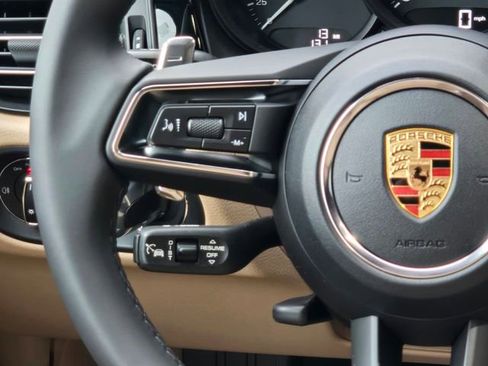 Used 2026 Porsche Macan image 16