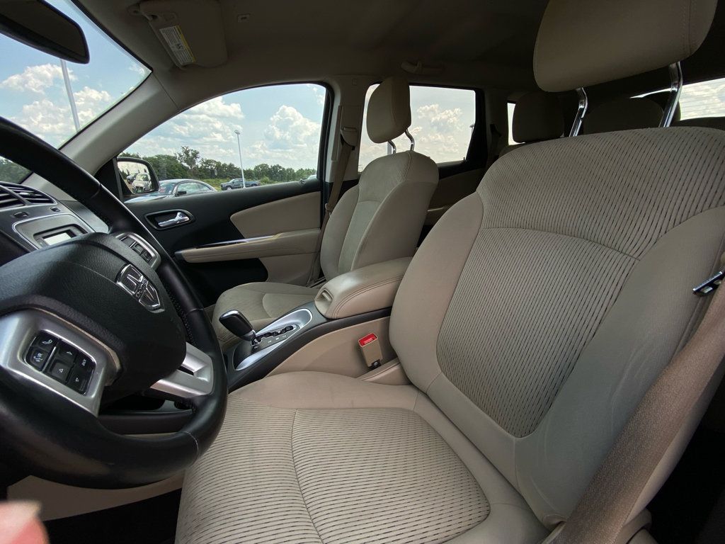 Used 2018 Dodge Journey SE FWD image 9