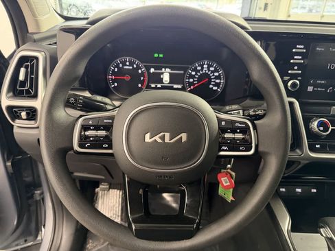 Used 2023 Kia Sorento LX image 16