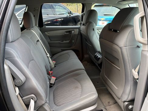 Used 2017 Chevrolet Traverse LT image 22