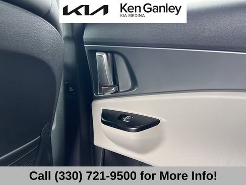 Used 2024 Kia Carnival LX FWD image 47