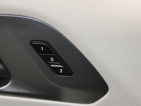 Used 2024 Chrysler Pacifica Touring-L FWD image 21