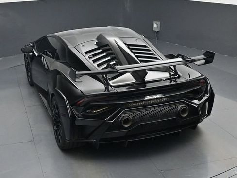 Used 2022 Lamborghini Huracan STO RWD image 23
