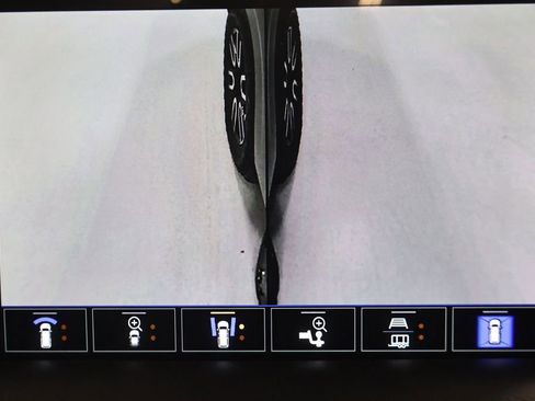 Used 2024 GMC Yukon AT4 w/ Technology Package image 38