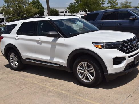 Used 2020 Ford Explorer XLT w/ Comfort Package AWD/4WD image 4
