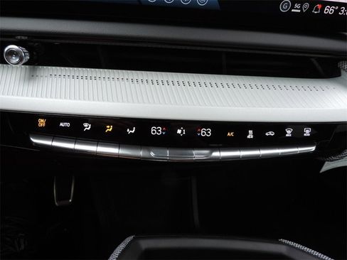 New 2026 Cadillac Optiq Luxury 2 image 19