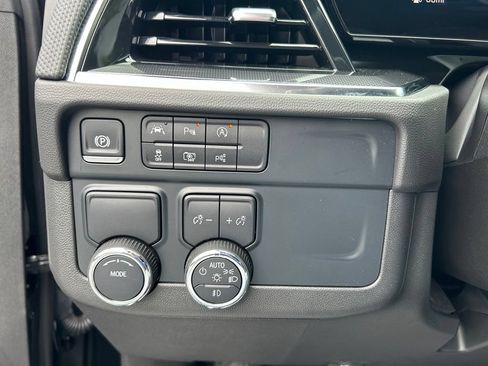 Used 2025 Chevrolet Suburban RST w/ Comfort Package RWD image 57