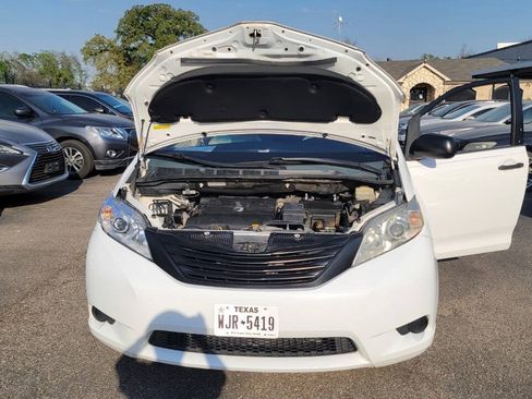 Used 2014 Toyota Sienna L FWD image 19