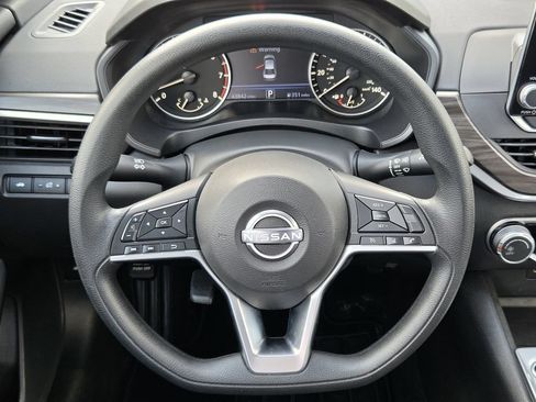Used 2025 Nissan Altima 2.5 SV FWD image 14