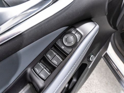 Used 2020 Buick Enclave Essence w/ Sound and Sites Package image 14