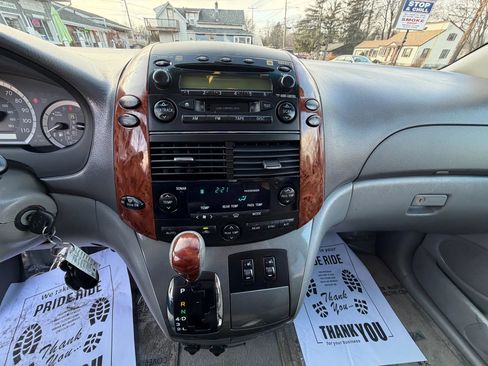 Used 2004 Toyota Sienna XLE Limited image 12