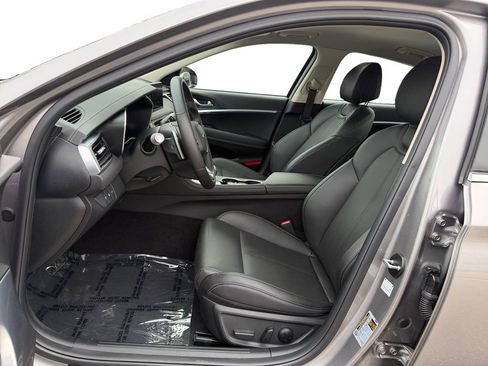 Used 2026 Genesis G70 2.5T image 9