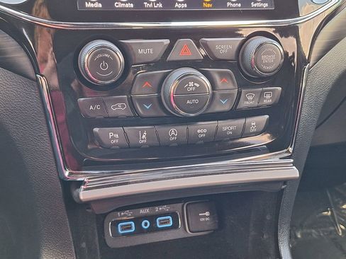 Used 2021 Jeep Grand Cherokee Laredo X AWD/4WD image 20