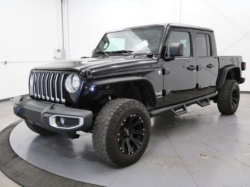 Used 2023 Jeep Gladiator Overland AWD/4WD image 3