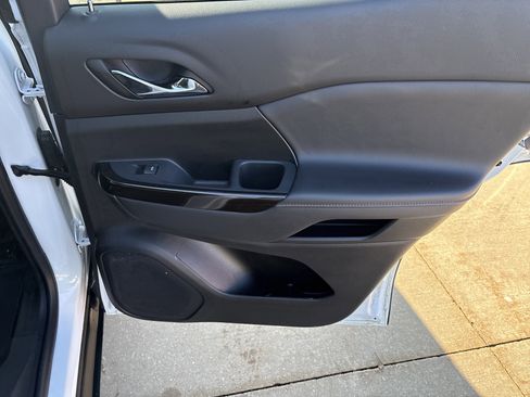 Used 2022 GMC Acadia AT4 w/ Technology Package image 17