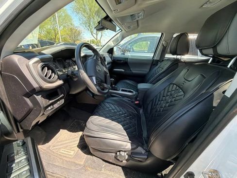 Used 2019 Toyota Tacoma SR5 RWD image 5